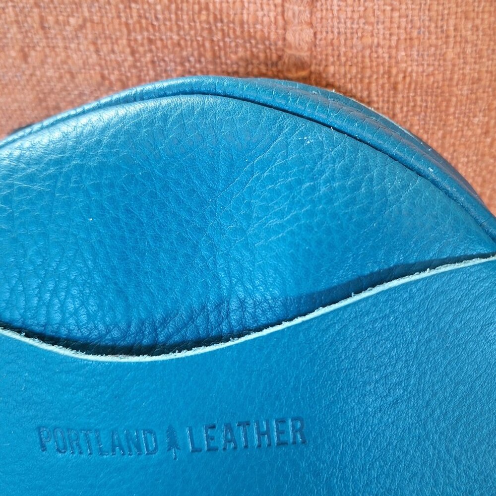 Portland Leather Goods Soul Blue Pebbled Small Circle Crossbody Bag - Picture 3 of 9